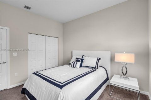 House in Miami, Florida 4 bedrooms № 1949260 - photo 28