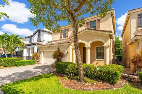 House in Miami, Florida 4 bedrooms № 1949260 - photo 3
