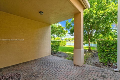 House in Miami, Florida 4 bedrooms № 1949260 - photo 5