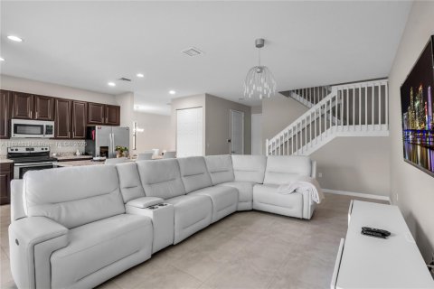 House in Miami, Florida 4 bedrooms № 1949260 - photo 13