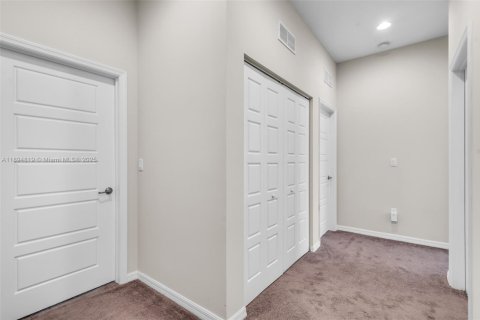 House in Miami, Florida 4 bedrooms № 1949260 - photo 26