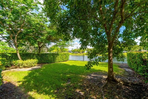 House in Miami, Florida 4 bedrooms № 1949260 - photo 4