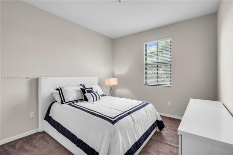 House in Miami, Florida 4 bedrooms № 1949260 - photo 27