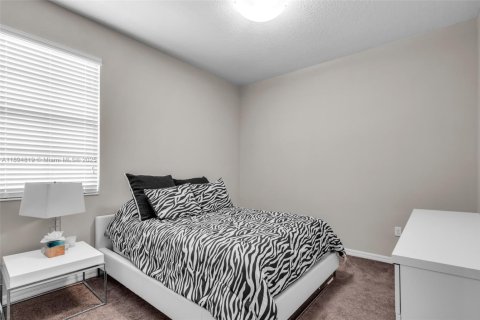 House in Miami, Florida 4 bedrooms № 1949260 - photo 25