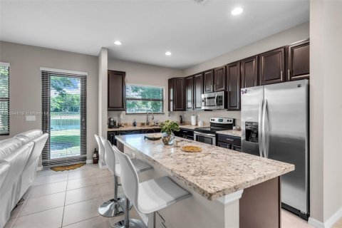 House in Miami, Florida 4 bedrooms № 1949260 - photo 11