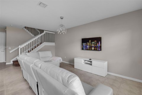 House in Miami, Florida 4 bedrooms № 1949260 - photo 14