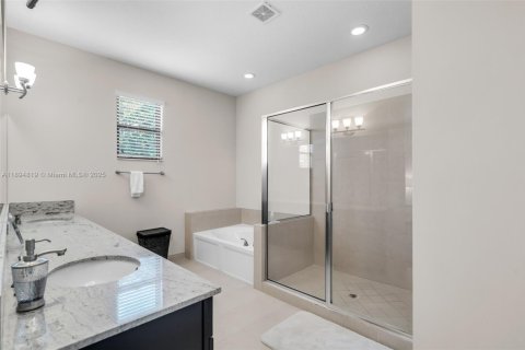 House in Miami, Florida 4 bedrooms № 1949260 - photo 21