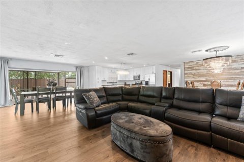 Casa en venta en Tampa, Florida, 3 dormitorios, 187.66 m2 № 1853615 - foto 9