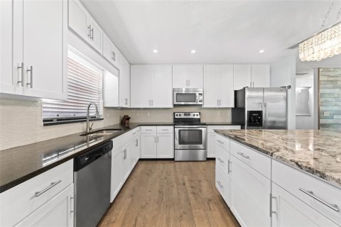 Casa en venta en Tampa, Florida, 3 dormitorios, 187.66 m2 № 1853615 - foto 14