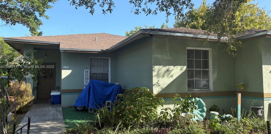 House in Pompano Beach, Florida 4 bedrooms, 132.94 sq.m. № 1875713
