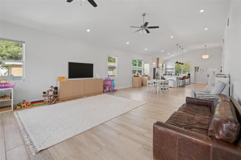 Casa en alquiler en Saint Petersburg, Florida, 3 dormitorios, 195.65 m2 № 1883453 - foto 18