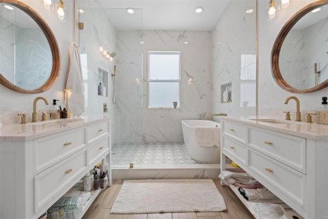 Casa en alquiler en Saint Petersburg, Florida, 3 dormitorios, 195.65 m2 № 1883453 - foto 24