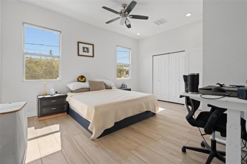 Casa en alquiler en Saint Petersburg, Florida, 3 dormitorios, 195.65 m2 № 1883453 - foto 21