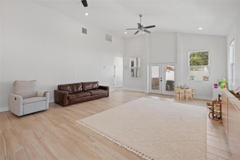 Casa en alquiler en Saint Petersburg, Florida, 3 dormitorios, 195.65 m2 № 1883453 - foto 19