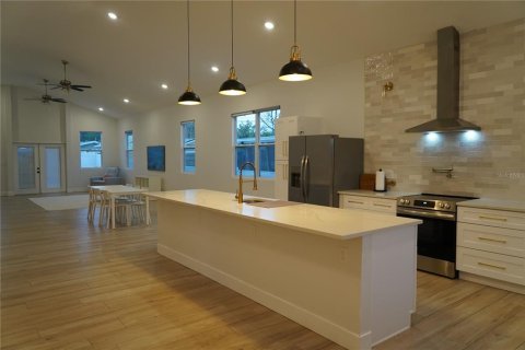 Casa en alquiler en Saint Petersburg, Florida, 3 dormitorios, 195.65 m2 № 1883453 - foto 3