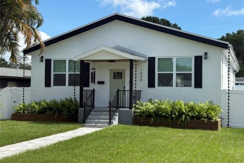 Casa en alquiler en Saint Petersburg, Florida, 3 dormitorios, 195.65 m2 № 1883453 - foto 1