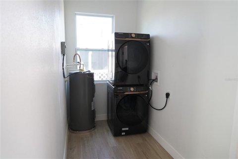 Casa en alquiler en Saint Petersburg, Florida, 3 dormitorios, 195.65 m2 № 1883453 - foto 13