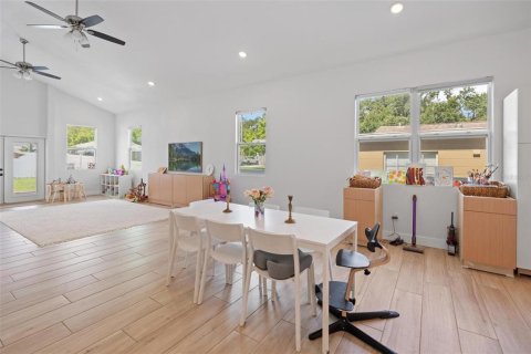 Casa en alquiler en Saint Petersburg, Florida, 3 dormitorios, 195.65 m2 № 1883453 - foto 16