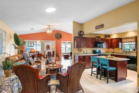 House in Leesburg, Florida 3 bedrooms, 177.72 sq.m. № 1903506 - photo 10