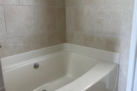 Villa ou maison à vendre à Cape Coral, Floride: 4 chambres № 1691571 - photo 22