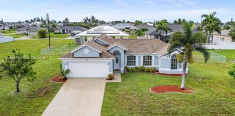 Villa ou maison à Cape Coral, Floride 4 chambres № 1691571