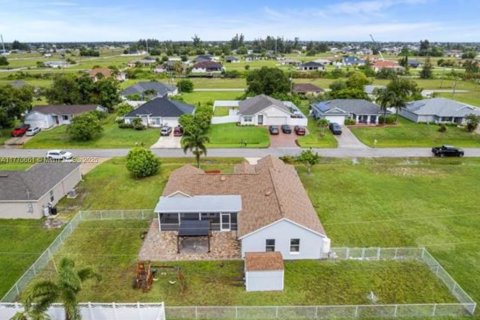 Villa ou maison à vendre à Cape Coral, Floride: 4 chambres № 1691571 - photo 3
