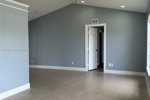 Villa ou maison à vendre à Cape Coral, Floride: 4 chambres № 1691571 - photo 6
