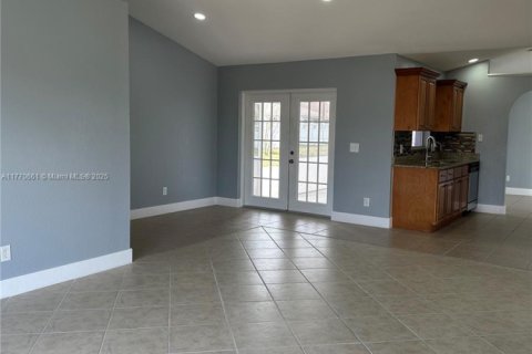 Villa ou maison à vendre à Cape Coral, Floride: 4 chambres № 1691571 - photo 10