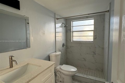 Apartment in Pembroke Pines, Florida 3 bedrooms, 2454.11 sq.m. № 2027391 - photo 5