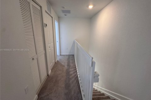 Townhouse in Pembroke Park, Florida 3 bedrooms, 118.54 sq.m. № 1994718 - photo 18