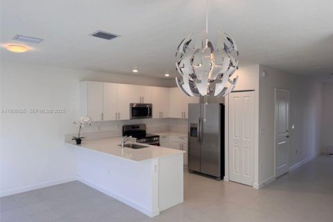 Townhouse in Pembroke Park, Florida 3 bedrooms, 118.54 sq.m. № 1994718 - photo 3