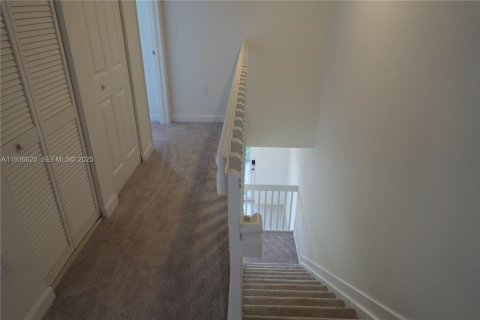 Townhouse in Pembroke Park, Florida 3 bedrooms, 118.54 sq.m. № 1994718 - photo 17