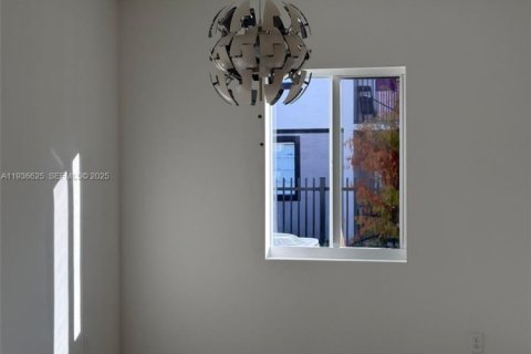 Townhouse in Pembroke Park, Florida 3 bedrooms, 118.54 sq.m. № 1994718 - photo 10