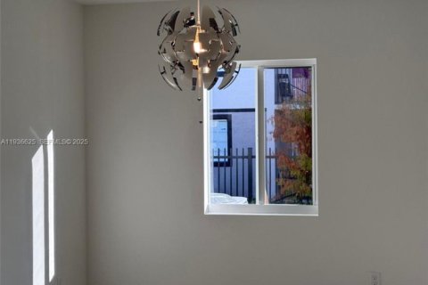 Townhouse in Pembroke Park, Florida 3 bedrooms, 118.54 sq.m. № 1994718 - photo 9