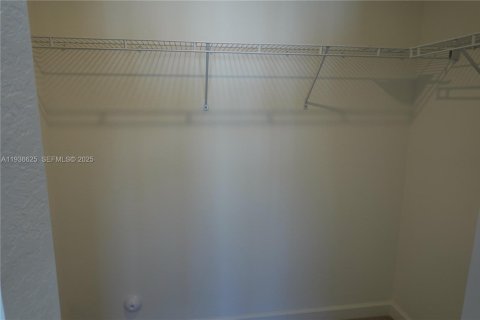 Townhouse in Pembroke Park, Florida 3 bedrooms, 118.54 sq.m. № 1994718 - photo 28