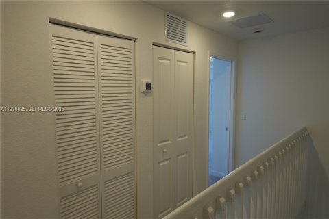 Townhouse in Pembroke Park, Florida 3 bedrooms, 118.54 sq.m. № 1994718 - photo 20