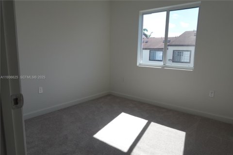 Townhouse in Pembroke Park, Florida 3 bedrooms, 118.54 sq.m. № 1994718 - photo 29