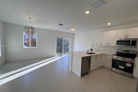 Townhouse in Pembroke Park, Florida 3 bedrooms, 118.54 sq.m. № 1994718 - photo 6