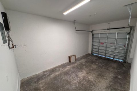 Townhouse in Pembroke Park, Florida 3 bedrooms, 118.54 sq.m. № 1994718 - photo 14