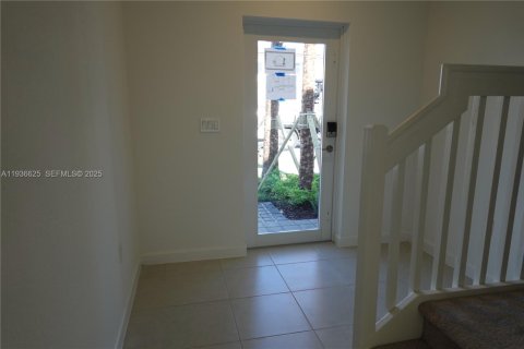 Townhouse in Pembroke Park, Florida 3 bedrooms, 118.54 sq.m. № 1994718 - photo 15