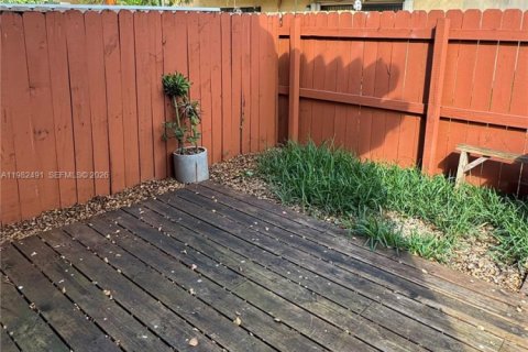 Снять в аренду таунхаус в Майами, Флорида 2 спальни, 107.02м2, № 2050812 - фото 9