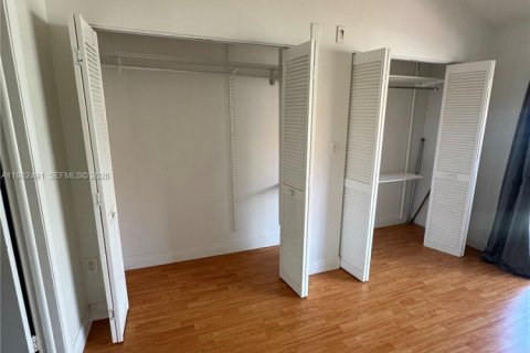 Снять в аренду таунхаус в Майами, Флорида 2 спальни, 107.02м2, № 2050812 - фото 12