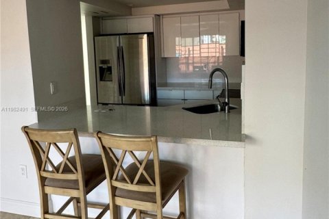 Снять в аренду таунхаус в Майами, Флорида 2 спальни, 107.02м2, № 2050812 - фото 6