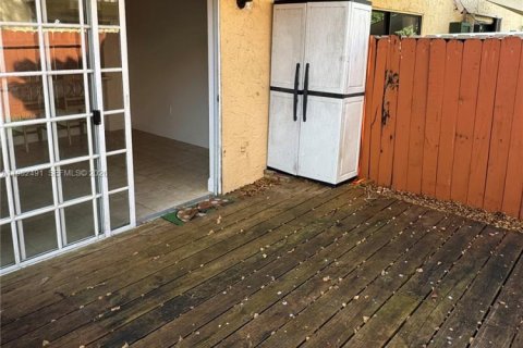 Снять в аренду таунхаус в Майами, Флорида 2 спальни, 107.02м2, № 2050812 - фото 8