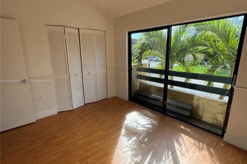 Снять в аренду таунхаус в Майами, Флорида 2 спальни, 107.02м2, № 2050812 - фото 11