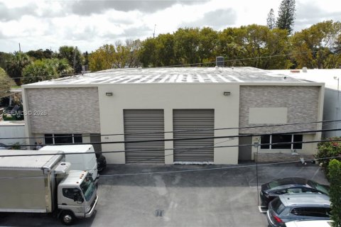 Propiedad comercial en Miami Gardens, Florida № 2080345