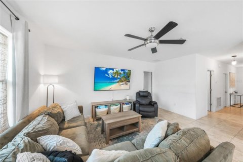 House in Punta Gorda, Florida 3 bedrooms, 132.39 sq.m. № 1678504 - photo 6
