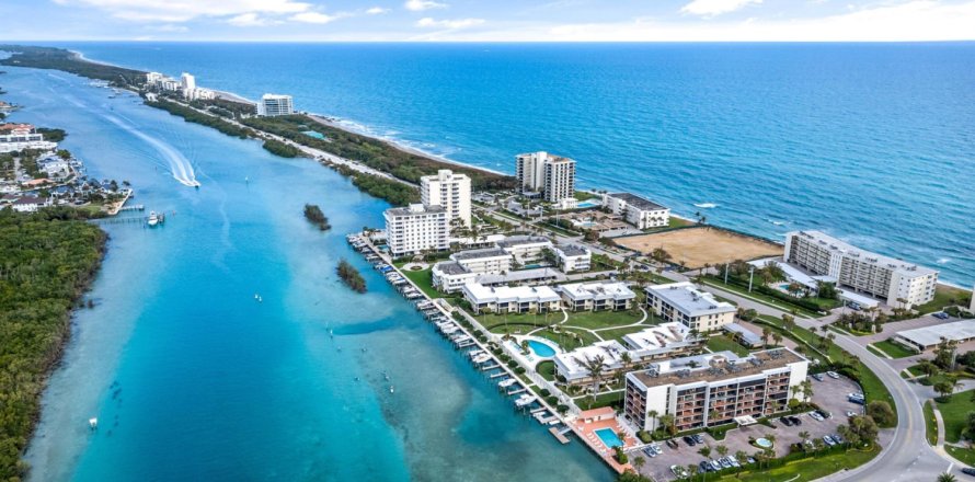 Condo in Tequesta, Florida, 2 bedrooms  № 978818