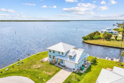 House in Port Charlotte, Florida 4 bedrooms, 229.1 sq.m. № 2219639