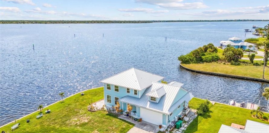 Villa ou maison à Port Charlotte, Floride 4 chambres, 229.1 m2 № 2219639